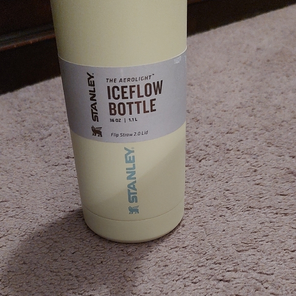 Stanley Yellow FlipStraw Bottle - Picture 2 of 5